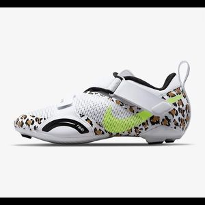 Nike cycling shoes NWT
